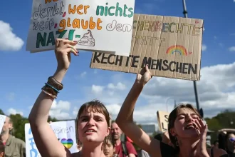 Protesty v Nemecku: Desaťtisíce ľudí žiadajú zákaz AfD