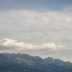 Prudké ochladenie, silný vietor a sneh už v pondelok