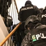 Rozsiahla policajná razia pre podozrenie z investičného podvodu: zadržali už 10 ľudí