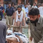 Samovražedný útok v Pakistane zabil 11 ľudí, auto vybuchlo pri policajnej stanici