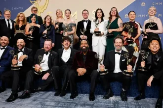 Seriál Widow's Bay získal najviac cien Emmy v tomto roku