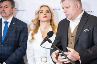 Šimkovičová zvýšila Machalovi plat nad vlastný, blížil sa Ficovi. Odišiel bez rozlúčky