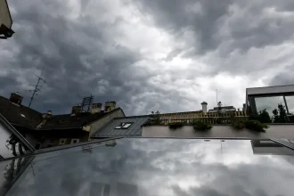 Slovensko čakajú daždivé mraky. Zrážky pretrvajú aj cez deň