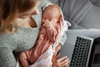 Sociálna poisťovňa zvýši od januára maximálne nemocenské, materské aj ošetrovné