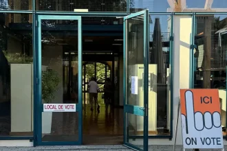Švajčiari v referende podľa prognózy odmietli prísnejšie vymedzenie neutrality
