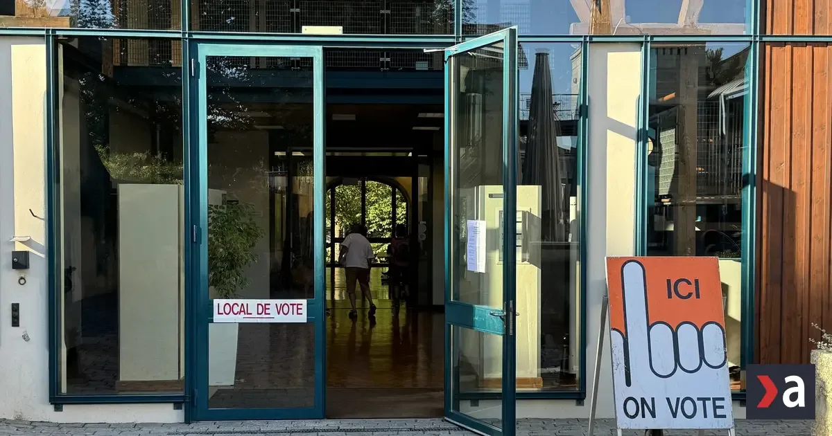 Švajčiari v referende podľa prognózy odmietli prísnejšie vymedzenie neutrality