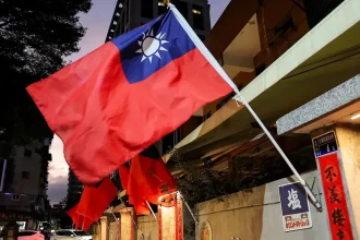 Taiwan chce ďalej nakupovať zbrane od USA. Podľa Si ťažiť na Trumpa