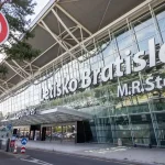 Taxi asociácia žiada zrušenie exkluzívnych zmlúv s Boltom na bratislavskom letisku