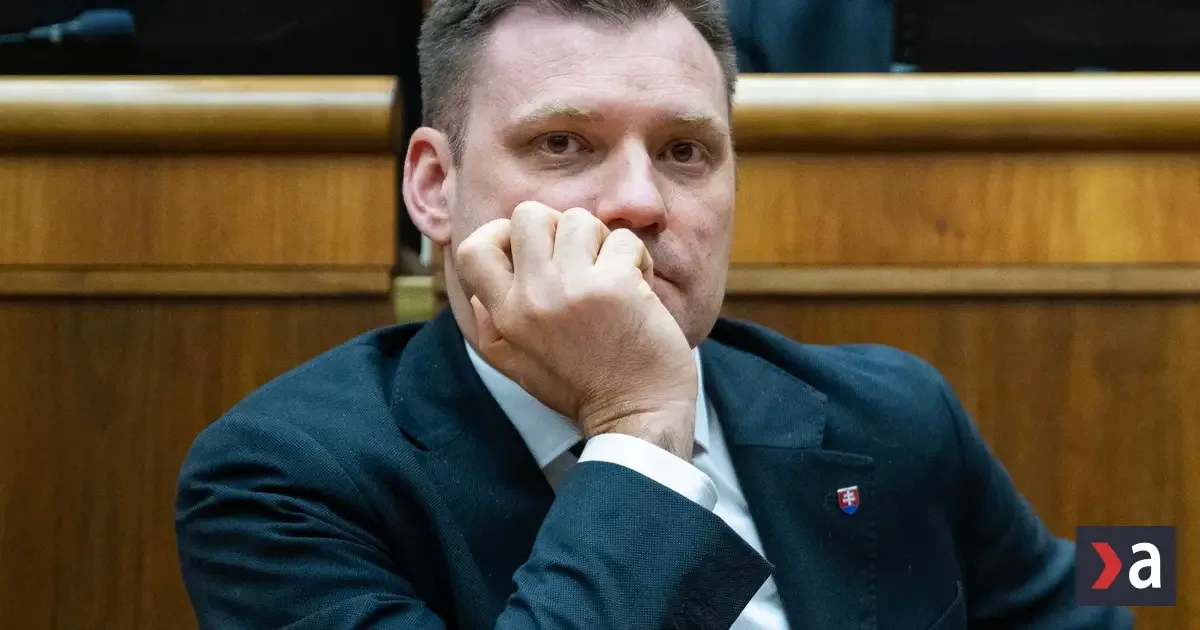 Traja poslanci Strany vidieka nepodporia odvolanie Tomáša Tarabu