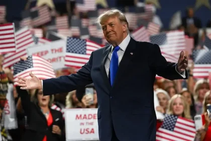 Trump vyzýva voličov, aby hlasovali, ako keby bol na lístku on, republikánom hrozí porážka
