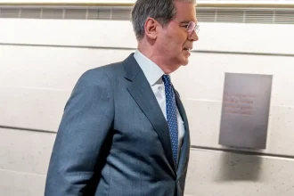 USA tlačia na Irán ekonomicky. Minister financií vysiela tímy s cieľom izolácie.