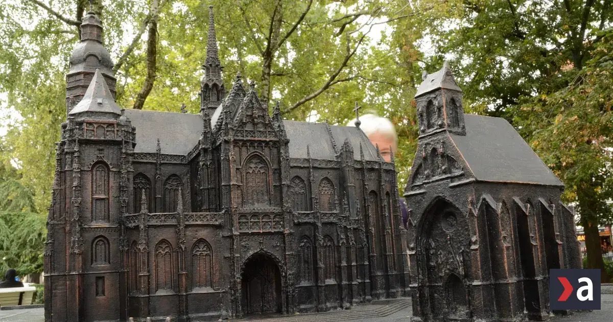 V Košiciach osadili bronzovú miniaturu Dómu sv. Alžbety