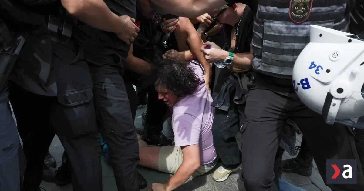 VIDEO: Turecké úrady poslali do väzby desiatky LGBTQ+ aktivistov