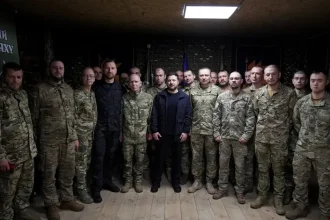 Zelenskyj vyznamenal vojakov na frontovej línii pri Lymane, armáda hlási postup