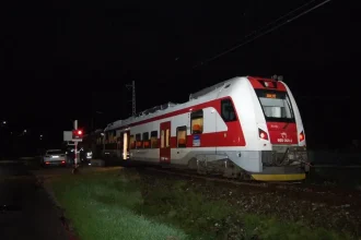 Zrážka s vlakom na priecestí v Svrčinovci: Muž zomrel na mieste