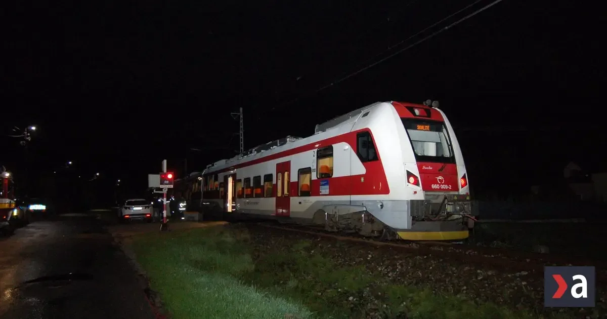 Zrážka s vlakom na priecestí v Svrčinovci: Muž zomrel na mieste