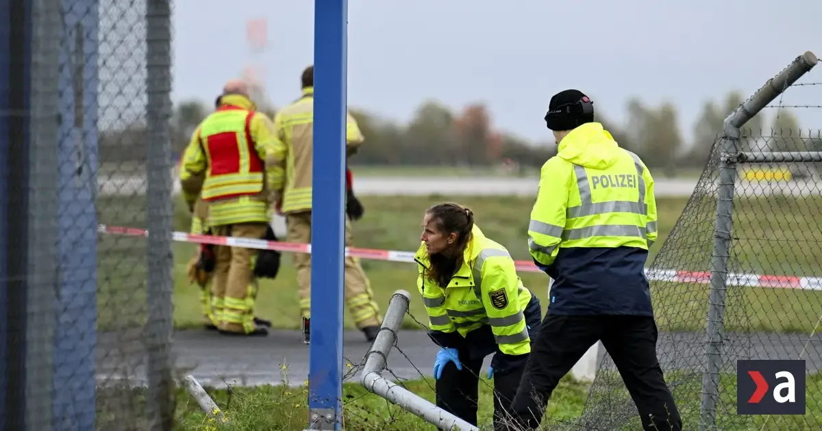 Auto zrejme prerazilo plot lipského letiska, polícia prešetruje incident