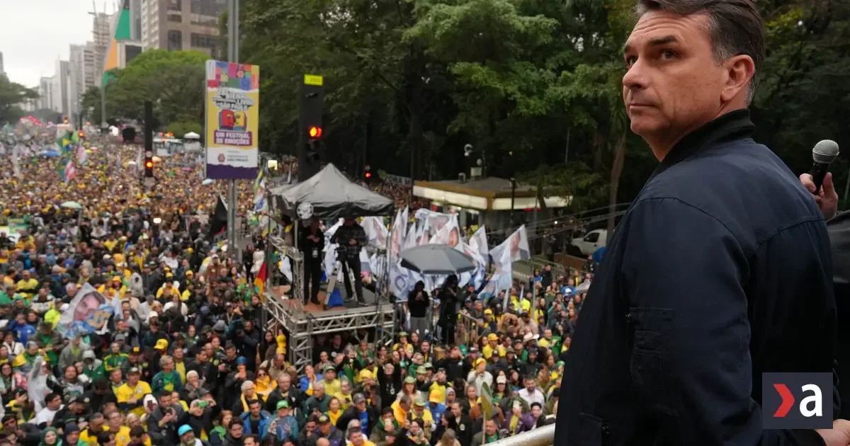 Bolsonaro sľubuje Brazílii návrat medzi svetové veľmoci osem dní pred voľbami