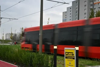 Bratislava čaká na verdikt hygienikov. Kľúčová trať nemá definitívnu kolaudáciu
