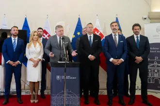 Byrokracia ťahá slovenskú ekonomiku ku dnu. Ficova vláda sa len prizerá