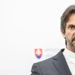 Demokrati: Rezort kupoval vojenský materiál od detského centra, šéfuje mu nominant SNS