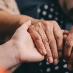 Dva jednoduché testy pre seniorov: Odhalia vašu šancu na dlhý život