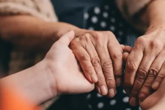 Dva jednoduché testy pre seniorov: Odhalia vašu šancu na dlhý život