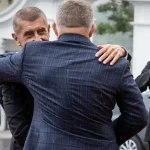 Fico pocestuje v utorok do Prahy, stretne sa s Babišom a odhalia spoločnú sochu
