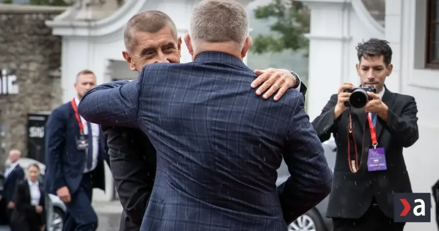 Fico pocestuje v utorok do Prahy, stretne sa s Babišom a odhalia spoločnú sochu