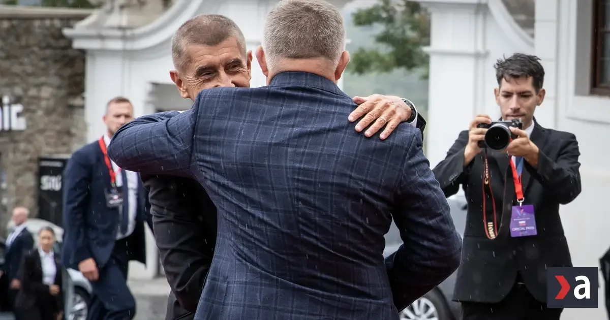 Fico pocestuje v utorok do Prahy, stretne sa s Babišom a odhalia spoločnú sochu