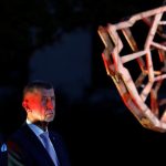 Fico prišiel za Babišom do Prahy, protestujúci ho vypískali