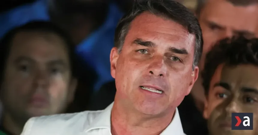 Flávio Bolsonaro mal po prehre odísť do USA, polícia preveruje zákaz vycestovať
