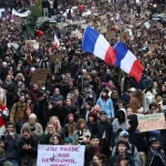 Francúzsko nasadilo 70-tisíc policajtov a obrnené vozidlá