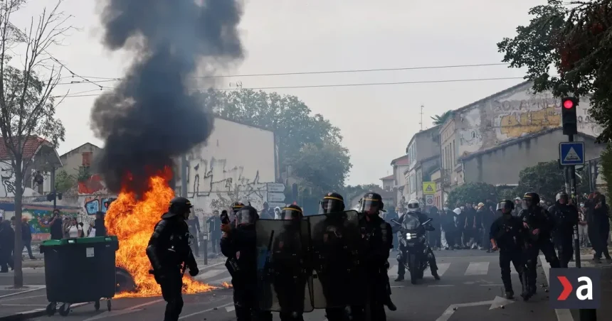 Francúzsko: Študentské protesty pokračujú, vyučovanie prerušili na stovkách škôl