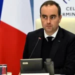 Francúzsko zaviedlo zákaz nočného vychádzania po protestoch a rabovaní