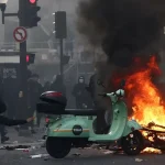 Francúzskom otriasli masové protesty, polícia zadržala minimálne 166 osôb