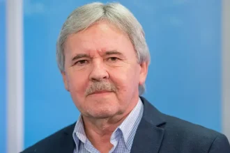 Koalícia môže dovládnuť aj s najtesnejšou väčšinou, tvrdí publicista