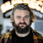 Komik sa pustil do koalície: satiru nezvládajú, moc nemá pevné základy