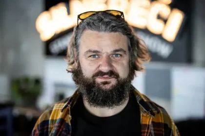 Komik sa pustil do koalície: satiru nezvládajú, moc nemá pevné základy