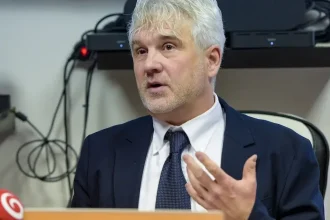 Komisár pre deti žiada posilniť autoritu učiteľov v triedach