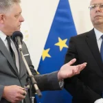 Kupovanie voličov alebo nevyhnutnosť? Odborníci posúdili vládny plán zvýšiť platy o 8,4 %