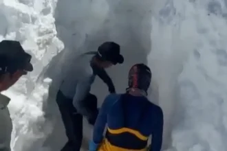 Lavína pod himalájskym Himlung Himal má 15 obetí, pátranie prerušili