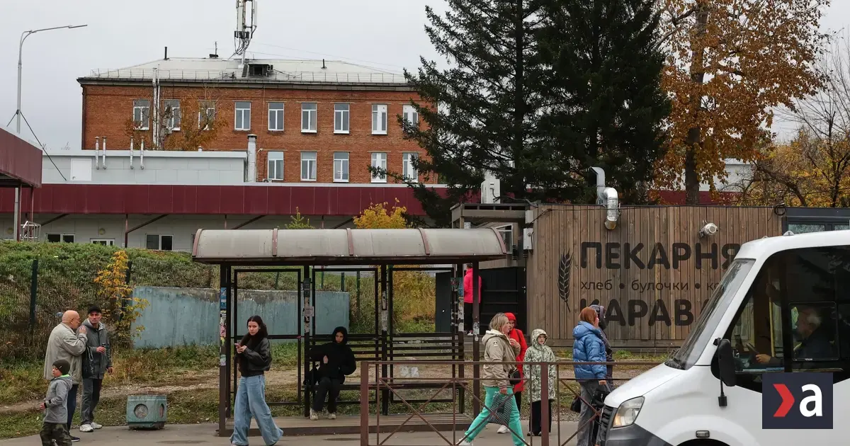 Lekárne sa bijú o antibiotiká, na uliciach opäť rúška. Zabil mor mladú ruskú laborantku?