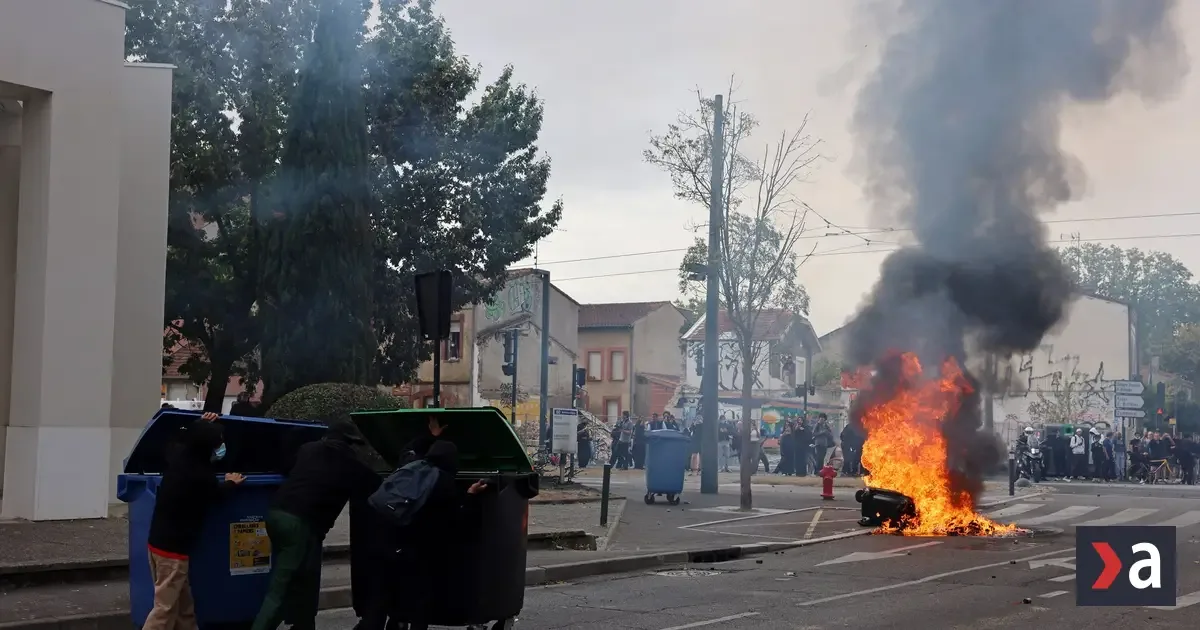 Masové protesty vo Francúzsku. Do ulíc vyšli desaťtisíce ľudí