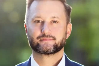 Matúš Vallo podľa exit pollu obhájil post bratislavského primátora