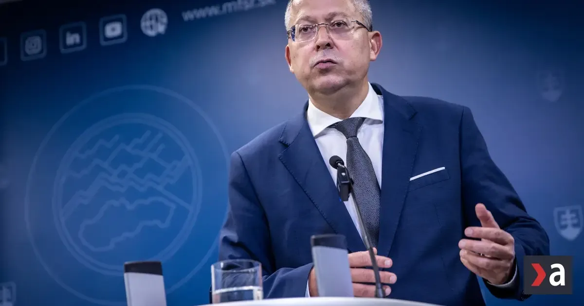 Minister financií sa chváli stabilným ratingom. O rok to nechcel potvrdiť