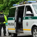Mladíka, ktorý sa pred školou vyhrážal dievčine nožom, vzala polícia do väzby
