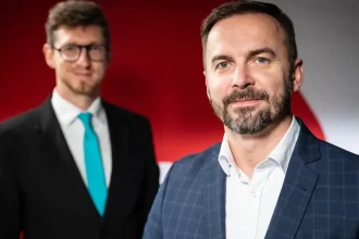 NA ROVINU s Michalom Šipošom: Vláda stojí na obchodoch, ktoré ponúknu Tarabovi