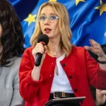 Nestrašme treťou svetovou vojnou, tvrdia progresívci. Uhrík varuje pred vojnou, Smer mlčí
