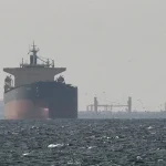 Neznámy projektil zasiahol tanker pri Saudskej Arábii, posádka sa evakuovala